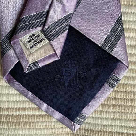 Classic Repp Stripe Necktie - Sean John - Picture 3 of 4